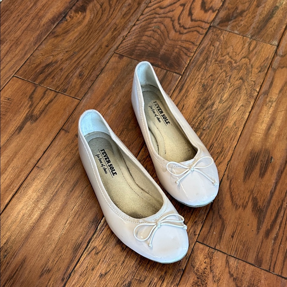 Women's Cream Ballet Flats